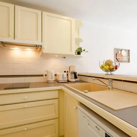 Apartment Les Lavandines By Interhome Sainte-Maxime